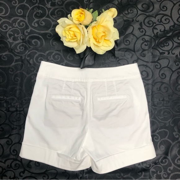 White House Black Market (WHBM) White Sailor 5” Shorts - Picture 5 of 9